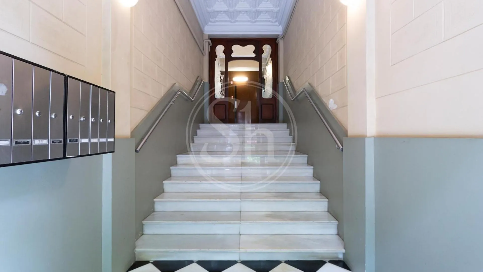 Comodo Piso En Eixample برشلونة